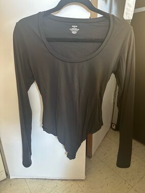 SKIMS Black Long-Sleeve Scoop Neck Bodysuit Top